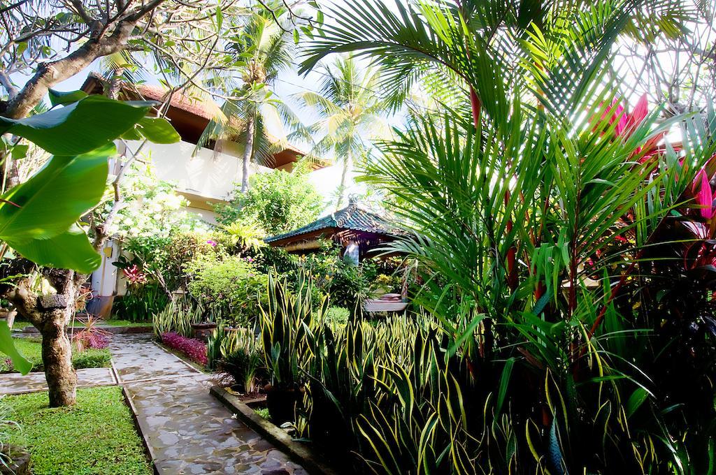 Kusnadi Hotel Legian  Exterior photo